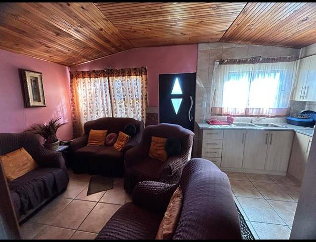 2 BEDROOM HOUSE FOR SALE IN KHAYA
